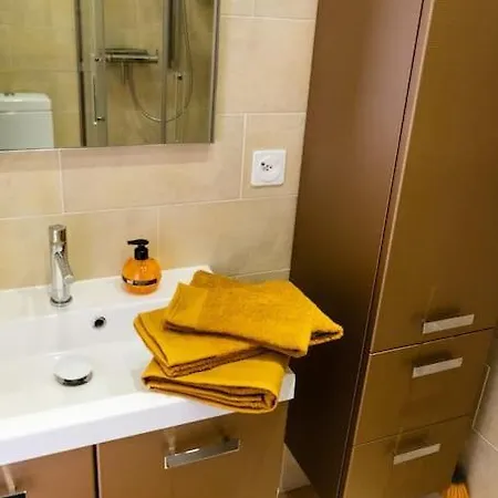 Yellow House - Apartment