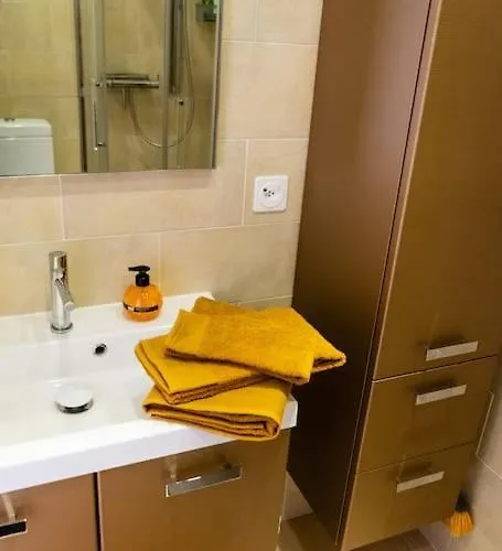 Yellow House - Apartment